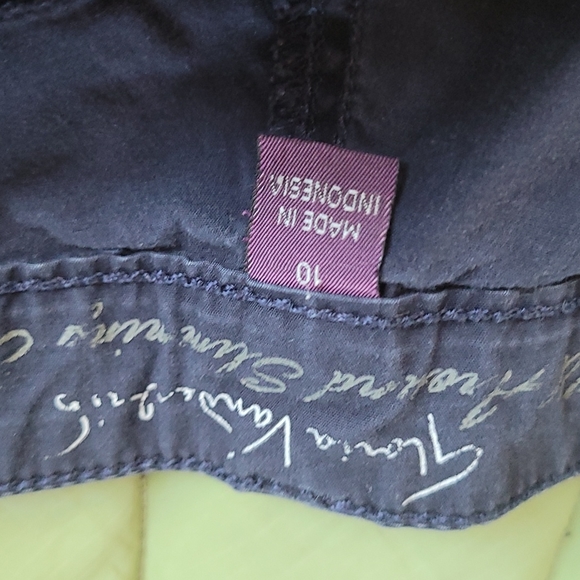 Capris - Picture 4 of 5